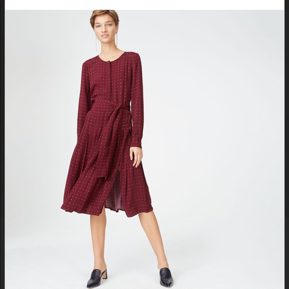 Club Monaco Tourinah Dress. Pleated A-line midi with side slit. Maroon. Size 6